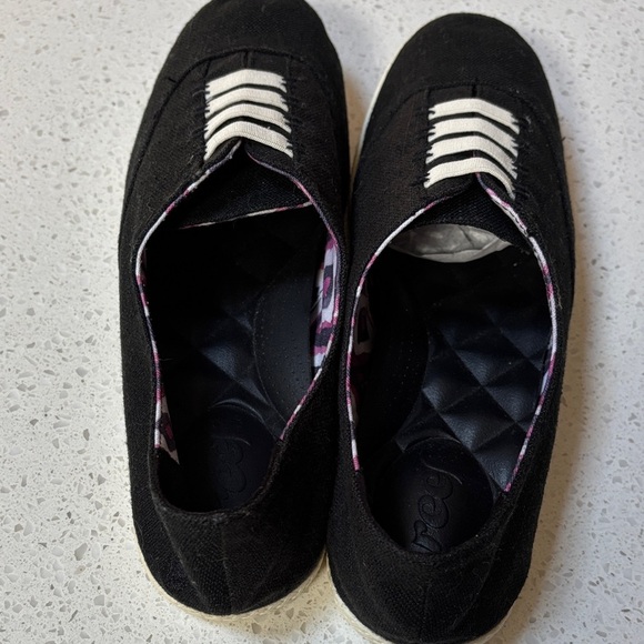 Reef Raindance Women's Comfortable Cushioned Flats, Black/White, Size 8 - Picture 4 of 7